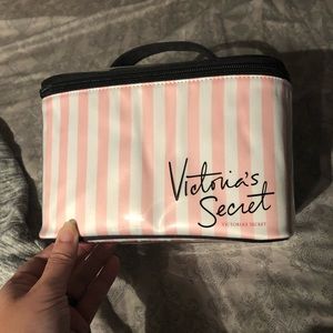 VS NWOT cosmetic/bathroom bag